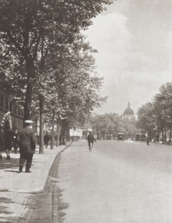 Victoria embankment. From the album: Photograph album - London, 1920s. Creator: Harry Moult.