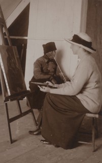 Maud Sherwood painting a dutchman with a clay pipe, 1913. Creator: Unknown.