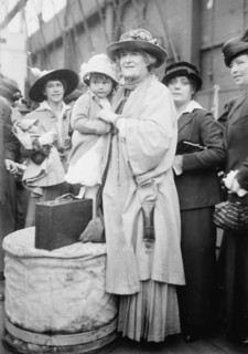 Ellen Terry and June E.T. Morris (Grand Niece), 1915. Creator: Bain News Service.