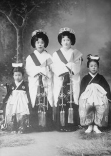 Japanese girls, between c1915 and c1920. Creator: Bain News Service.