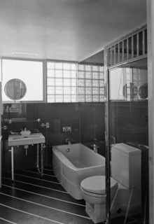 World's Fair, House of Glass no. 4, 1939. Creator: Gottscho-Schleisner, Inc.