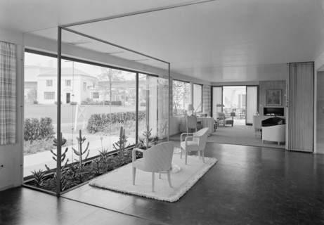 World's Fair, House of Glass no. 4, 1939. Creator: Gottscho-Schleisner, Inc.