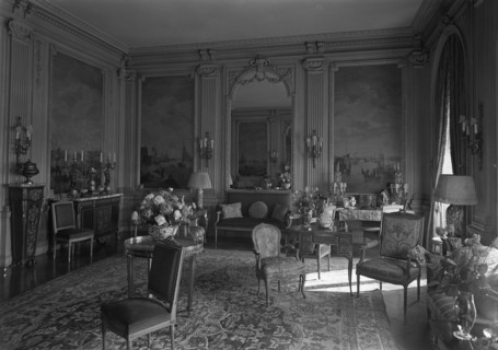 Mrs. George H. Warren, residence at 924 5th Ave., New York City, 1935. Creator: Gottscho-Schleisner, Inc.