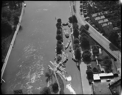 Molesey Lock, East Molesey, Surrey, c1930s. Creator: Arthur William Hobart.