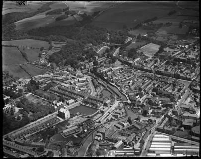 The Springs Branch of the Leeds and Liverpool Canal and the town centre, Skipton, N Yorks, c1930s. Creator: Arthur William Hobart.