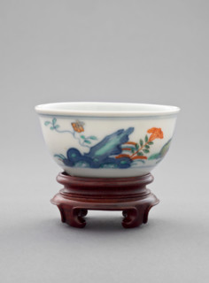 Chicken cup with wooden stand, 1662-1722. Creator: Unknown.