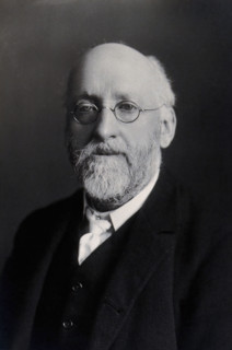 Sir William Maddock Bayliss. Creator: Maull & Fox.