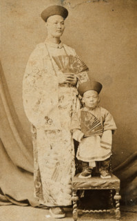 Chang Yu-sing the Chinese giant, and Chung Mow, a dwarf. Creator: Unknown.