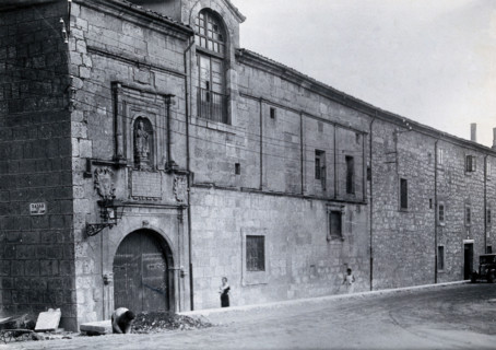 Hospital de San Julian y San Quirce, Burgos: exterior, c1900. Creator: Unknown.
