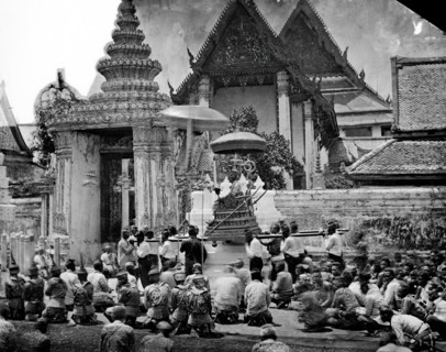 King Mongkut of Siam [Thailand] arriving at the Temple of the Reclining Buddha (Wat Pho)..., 1865. Creator: John Thomson.