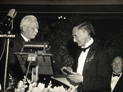 NH Swellengrebel receiving the Laveran Prize from Rolla Dyer, 1948. Creator: Unknown.