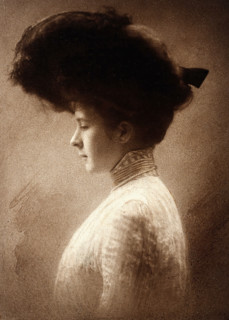 Gwendoline Syrie Maud Wellcome (née Barnardo), Syrie Maugham, 1903. Creator: Nitscher.