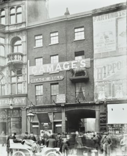 122 Holborn Black Bull Hotel, London, 1904. Creator: Unknown.