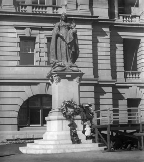 Queen Victoria Statue opening, Brisbane, 1906. Creator: Robert Augustus Henry L'Estrange.