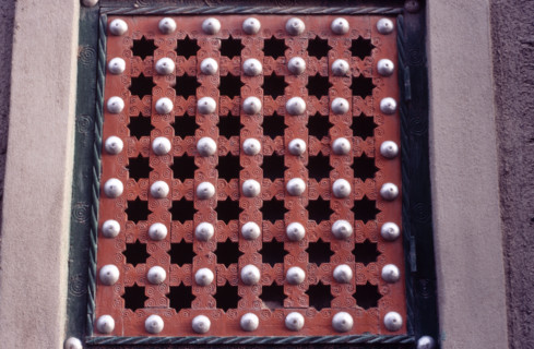 Lattice window, Djenné, Mali, 1989.  Creator: Amanda Waite.