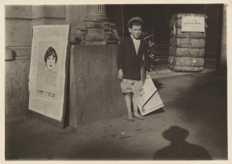 Newsboy, Mobile, Alabama, 1914. Creator: Lewis Wickes Hine.