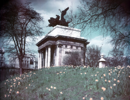 Wellington Arch and Quadriga, Hyde Park Corner, London, c1955. Creator: Arthur Charles Kirby Ware.