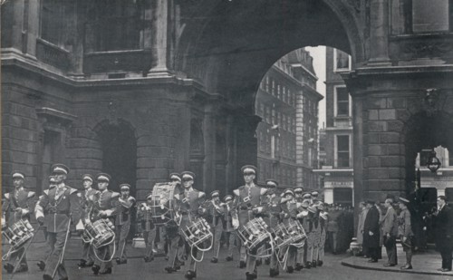 The Artists' Rifles' Drum and Fife Band in the courtyard  of Burlington House, circa mid-1930s. Creator: Unknown.