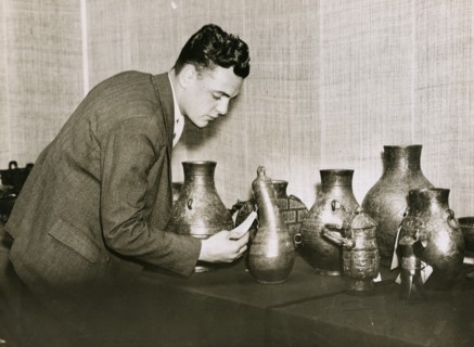 Unpacking and examining the exhibits for the 'International Exhibition of Chinese Art', 1935. Creator: Sport and General Press Agency.
