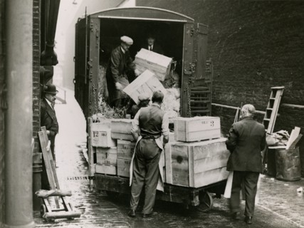 Unloading the exhibits for the 'International Exhibition of Chinese Art', 1935. Creator: Topical Press Agency.
