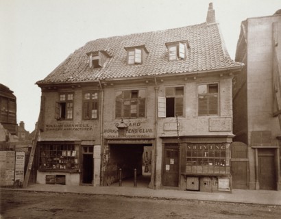Old House, Palace Yard, Lambeth, c1883. Creator: Henry Dixon & Son.