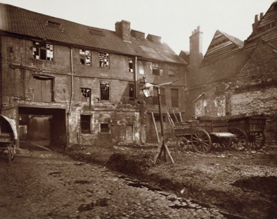 White Hart Inn Yard, Southwark, c1881. Creator: Henry Dixon & Son.