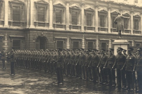 The 38th Middlesex (Artists') Rifle Volunteers in the courtyard at Burlington House, April, 1939. Creator: Unknown.