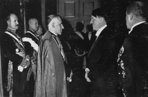 Hitler et le doyen du Corps Diplomatique (1935)