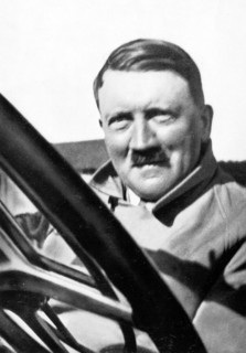 Hitler lors d'un déplacement à travers l'Allemagne, 1934