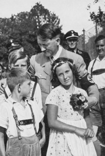 Hitler entouré d'enfants, vers 1935
