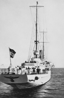 Le navire "Aviso Grille", utilisé par Hitler pour passer en revue les escadrilles de la Kriegsmarine (1935)