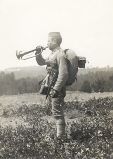 Un clairon - Photographie inédite de l'entrainement de l'armée portugaise en novembre 1916, avant