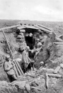 Première guerre mondiale. Juin 1917 sur le front. Poste optique sur le chemin des Dames. Au dessus