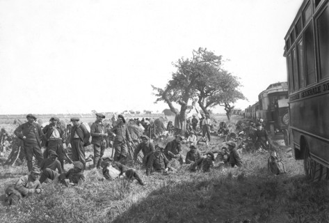 1914. Alpins en autobus

Premiere Guerre Mondiale - Nous contacter pour la legende complete