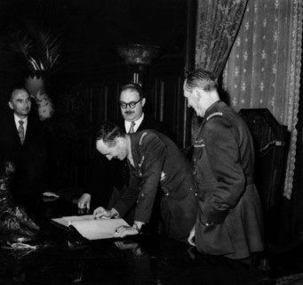 Le dimanche 25 août 1946 à 23 heures, deux ans jour pour jour après l'arrivée des premiers chars