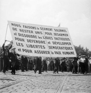Défilé populaire le 14 juillet 1935 à Paris
