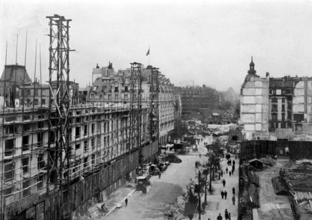 Vue des travaux à paris en 1926, pour la construction du boulevard Haussmann, 74 ans apres le