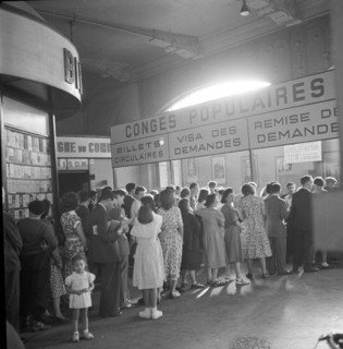 Le départ des parisiens en vacances, gare de Lyon,
