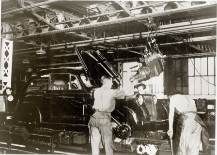 Ouvriers de l'Usine Renault de Billancourt dans les années 50.