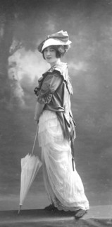 Photographie de mode du début du 20e siècle (1900-1914).  Collection Talbot. MODE