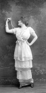 Photographie de mode du début du 20e siècle (1900-1914).  Collection Talbot. MODE