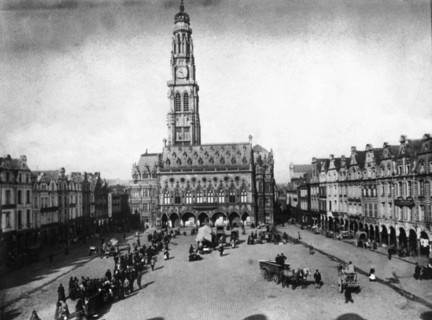 HOTEL DE VILLE ET BEFFROI D'ARRAS AVANT LA GUERRE 1914-1918 - Vue au tournant du XXème siècle, sur