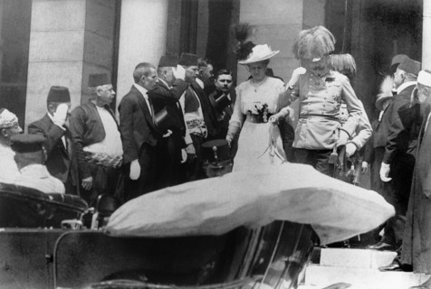 Le 28 juin 1914, lors d'une visite en Bosnie-Herzégovine, l'archiduc d'Autriche François-Ferdinand