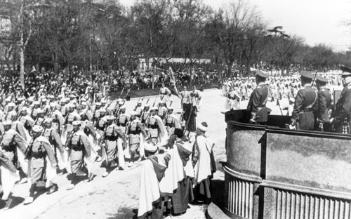 Espagne - 1949 : A Madrid, pour la commémoration du 10 ème anniversaire de lâ€ôavènement du régime