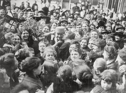 La seconde guerre mondiale. DÃ©barquement des forces alliÃ©es en Normandie le 6 juin 1944.