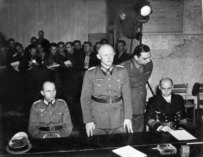 Reims le 7 mai 1945 : capitulation sans conditions des armées allemandes de l'ouest. Les