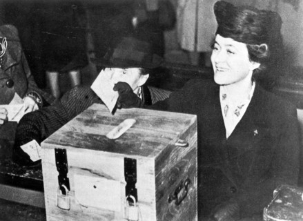 Vote des femmes en 1945.