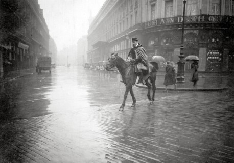 1er mai 1919 à Paris, sous la pluie