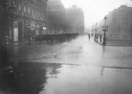 1er mai 1919 à Paris, sous la pluie