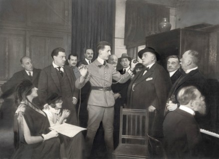 La T.S.F, un concert par téléphone sans fil le 26 novembre 1921. Dans le bureau du commandant